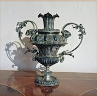 Amphorenförmige Silbervase für Blumenarragement